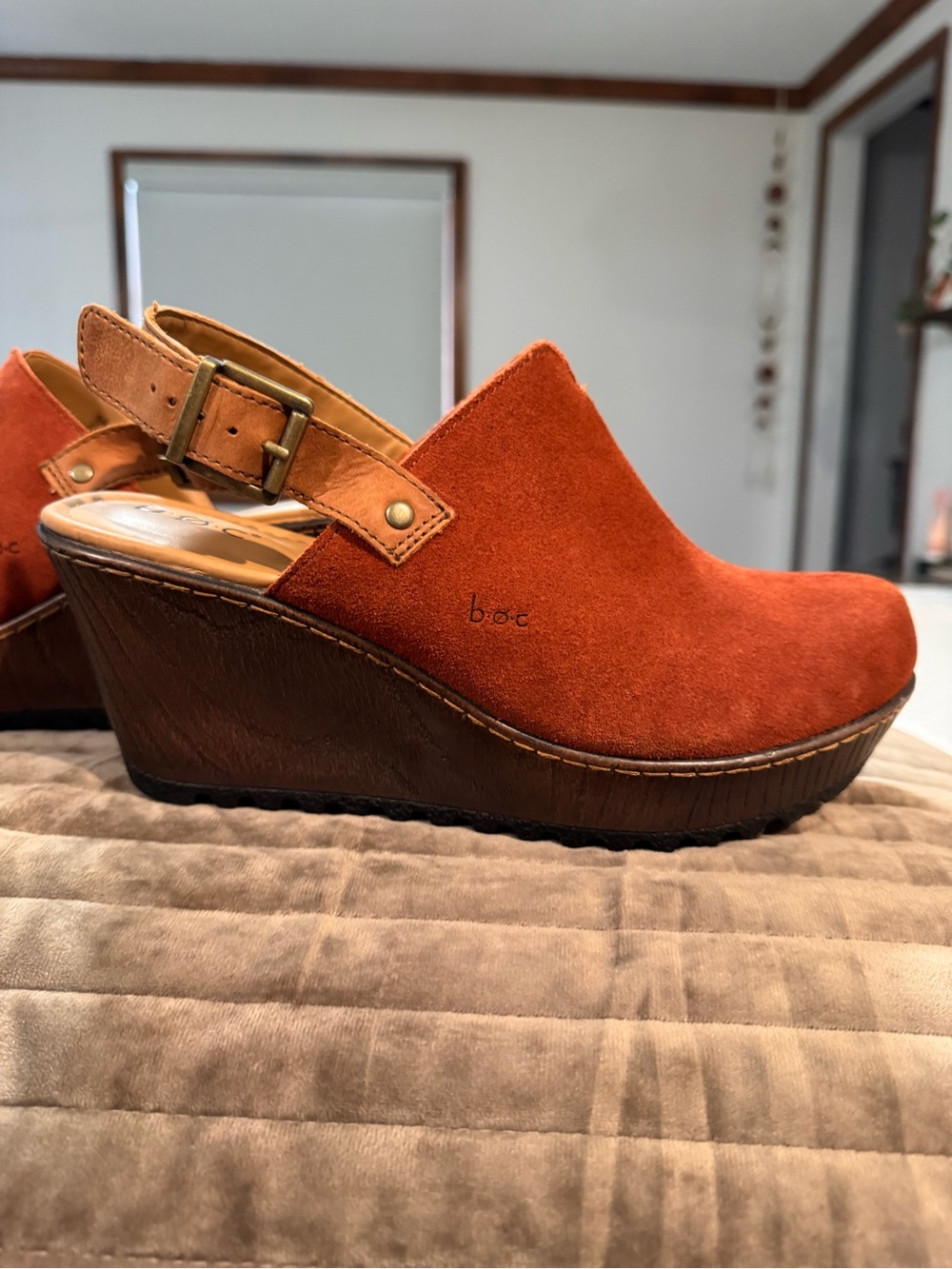 b.o.c. Women's Rust Suede Wedge Clog NEW w/o box